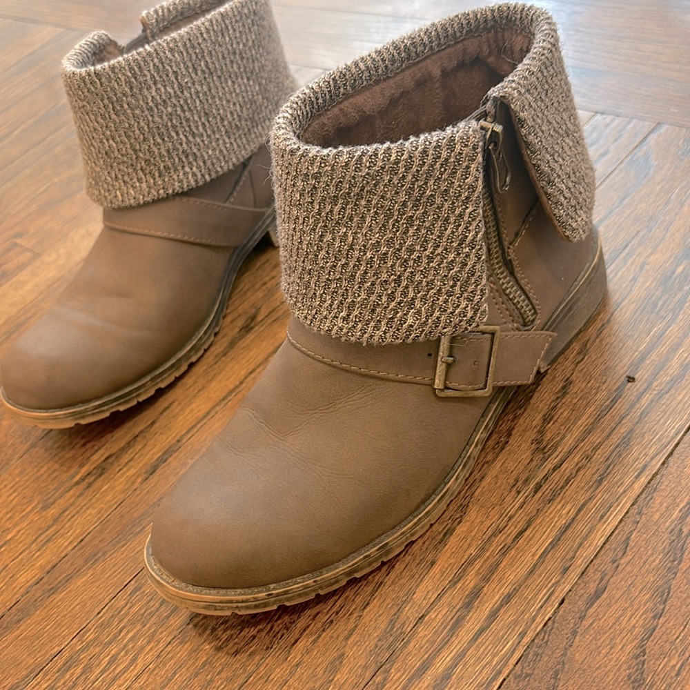 American eagle , ankle boots , 6 1/2 brown